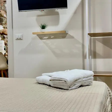 Stonehouse تْشيفالو