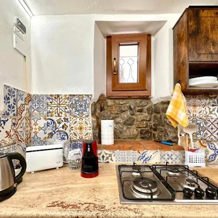 Stonehouse * تْشيفالو